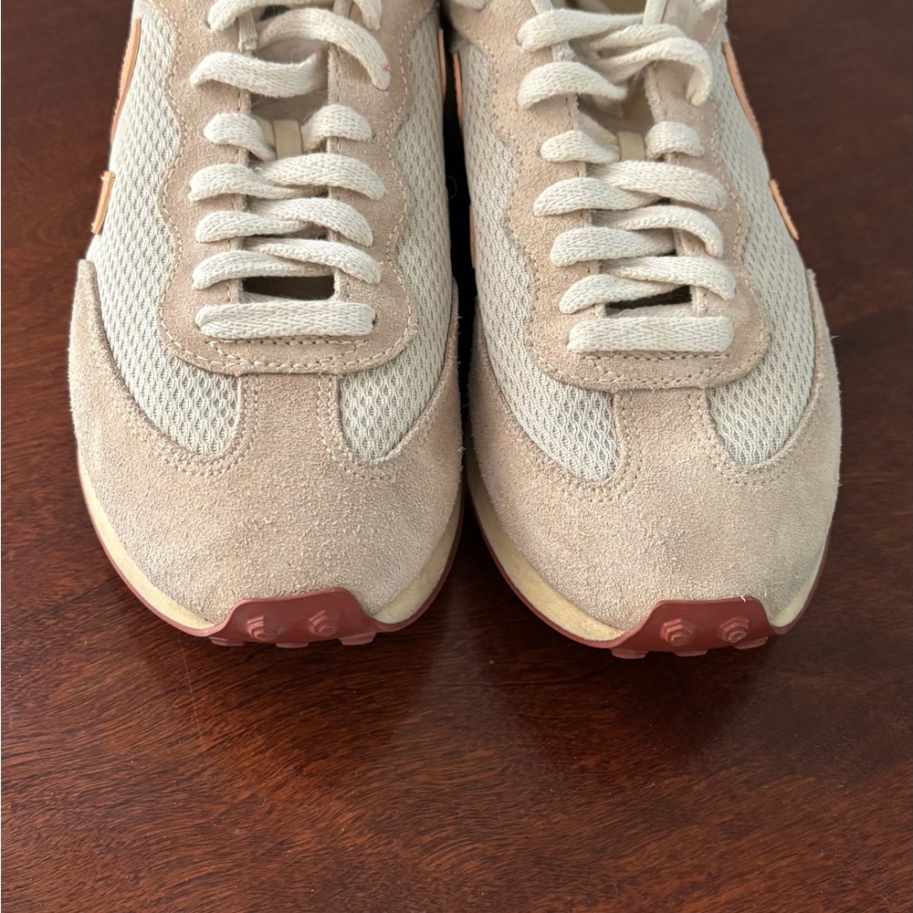 Veja women’s shoe size 7 - Picture 4 of 8